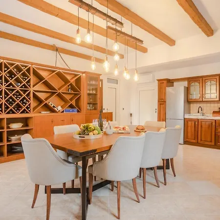 Elais Luxury Villa *